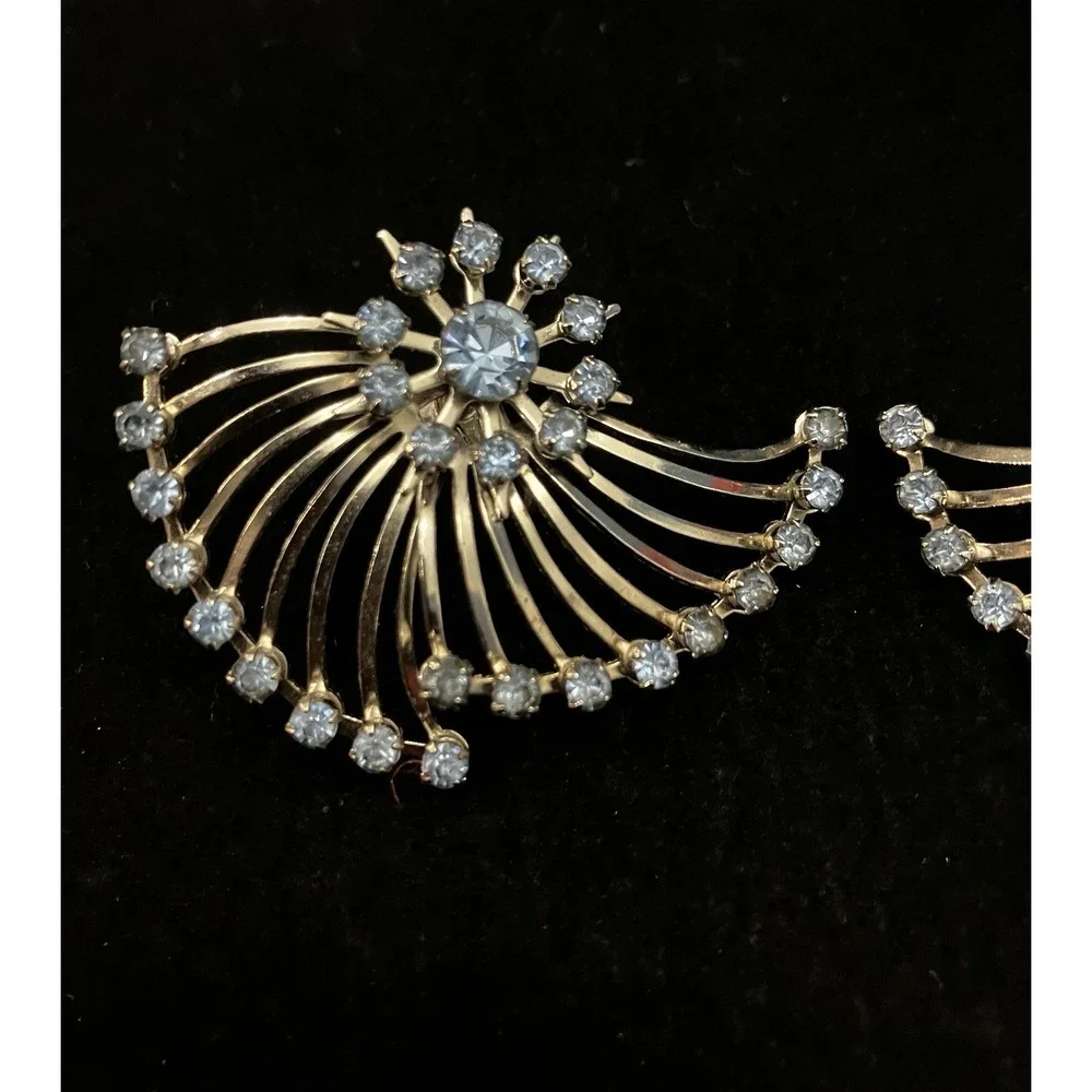 VTG Clip On Earrings Blue Crystals Silver Tone Rotating Fan Wing Estate Jewelry